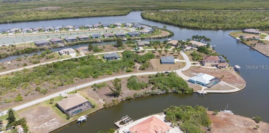 Terrain à Port Charlotte, Floride № 941885