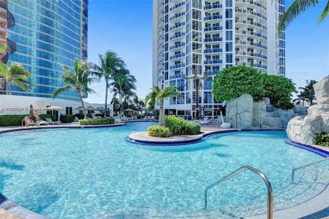 Studio in the Condo in Sunny Isles Beach, Florida  № 909787 - photo 14