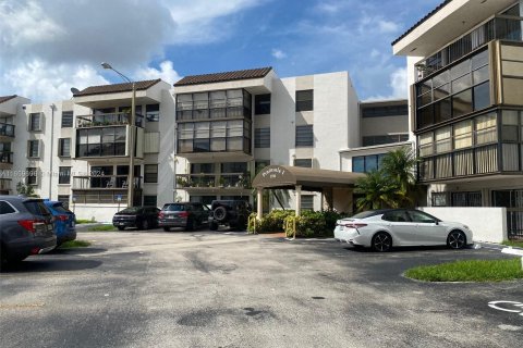 Condo in Miami, Florida, 2 bedrooms  № 1364904 - photo 21