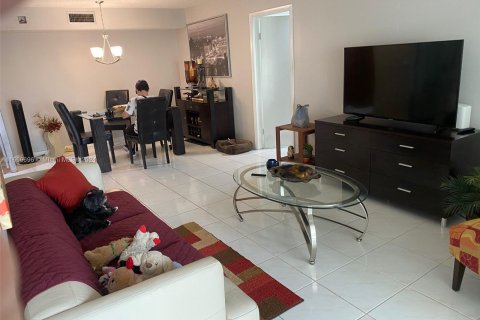 Condo in Miami, Florida, 2 bedrooms  № 1364904 - photo 13