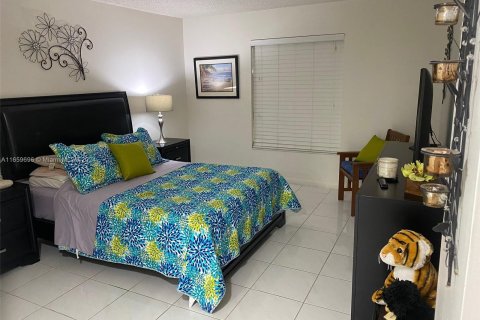 Condo in Miami, Florida, 2 bedrooms  № 1364904 - photo 14