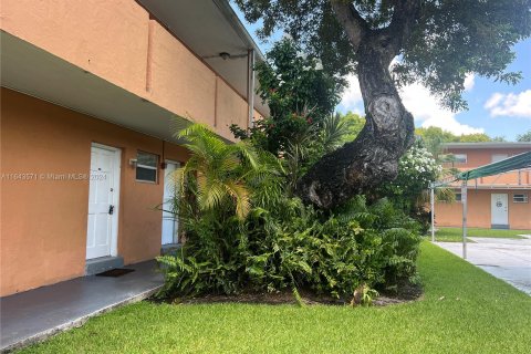 Condominio en alquiler en Cutler Bay, Florida, 2 dormitorios, 99.87 m2 № 1364981 - foto 29