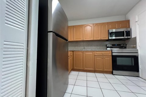 Condo in Cutler Bay, Florida, 2 bedrooms  № 1364981 - photo 6