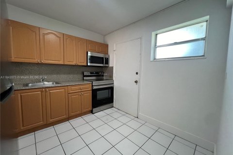 Condo in Cutler Bay, Florida, 2 bedrooms  № 1364981 - photo 8