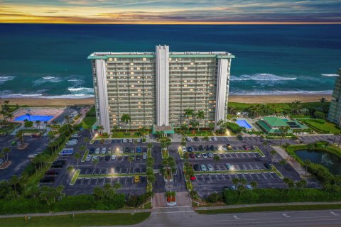 Condominio en venta en Jensen Beach, Florida, 2 dormitorios, 95.04 m2 № 837889 - foto 1