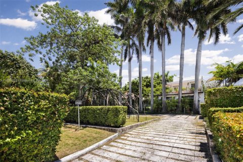 Casa en venta en Miami Beach, Florida, 6 dormitorios, 421.31 m2 № 1320737 - foto 15