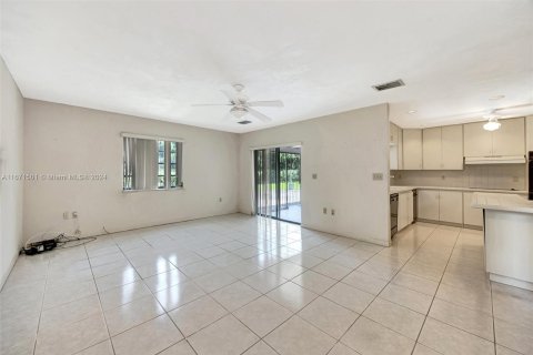 Casa en venta en Miami, Florida, 3 dormitorios, 219.44 m2 № 1393517 - foto 14