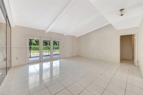 House in Miami, Florida 3 bedrooms, 219.44 sq.m. № 1393517 - photo 5