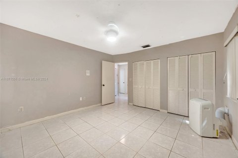 Casa en venta en Miami, Florida, 3 dormitorios, 219.44 m2 № 1393517 - foto 19