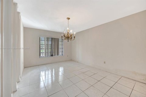 Casa en venta en Miami, Florida, 3 dormitorios, 219.44 m2 № 1393517 - foto 8