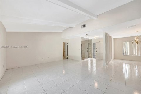 Casa en venta en Miami, Florida, 3 dormitorios, 219.44 m2 № 1393517 - foto 6