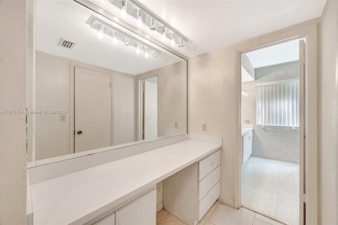 Casa en venta en Miami, Florida, 3 dormitorios, 219.44 m2 № 1393517 - foto 22