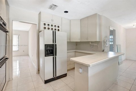 Casa en venta en Miami, Florida, 3 dormitorios, 219.44 m2 № 1393517 - foto 11