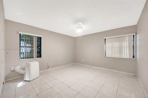 Casa en venta en Miami, Florida, 3 dormitorios, 219.44 m2 № 1393517 - foto 18