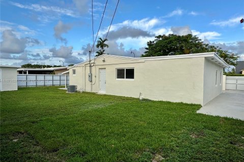 Villa ou maison à vendre à Miami, Floride: 3 chambres, 186.45 m2 № 1393520 - photo 9