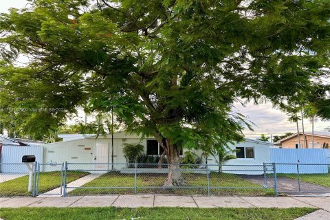 Villa ou maison à vendre à Miami, Floride: 3 chambres, 186.45 m2 № 1393520 - photo 1