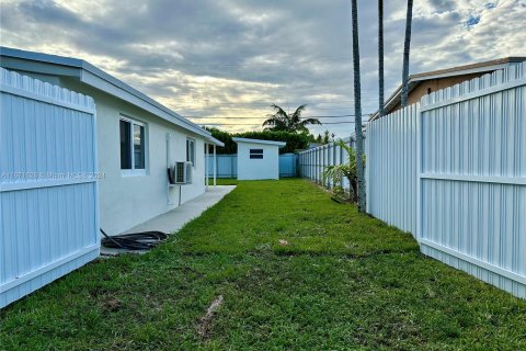 Villa ou maison à vendre à Miami, Floride: 3 chambres, 186.45 m2 № 1393520 - photo 5