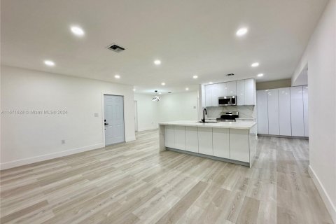 Casa en venta en Miami, Florida, 3 dormitorios, 186.45 m2 № 1393520 - foto 13