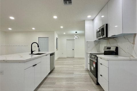 Casa en venta en Miami, Florida, 3 dormitorios, 186.45 m2 № 1393520 - foto 17