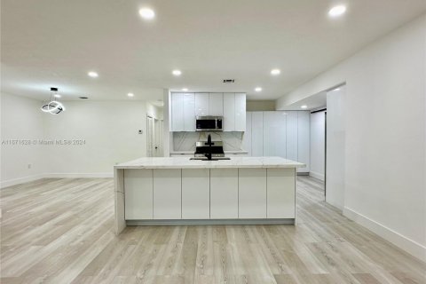 Casa en venta en Miami, Florida, 3 dormitorios, 186.45 m2 № 1393520 - foto 14