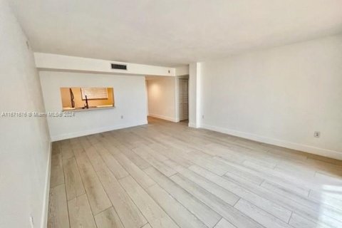 Condo in Miami, Florida, 2 bedrooms  № 1393521 - photo 6