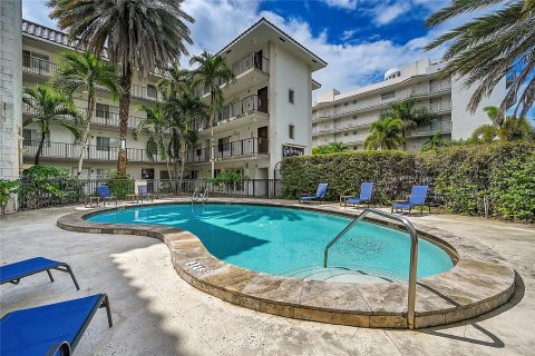 Condo in Fort Lauderdale, Florida, 3 bedrooms  № 1393519 - photo 1