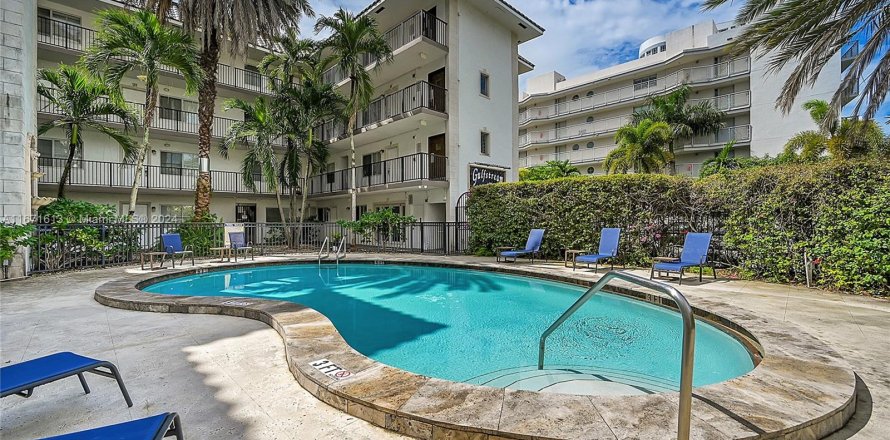 Condo in Fort Lauderdale, Florida, 3 bedrooms  № 1393519