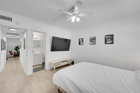 Condo in Fort Lauderdale, Florida, 3 bedrooms  № 1393519 - photo 17