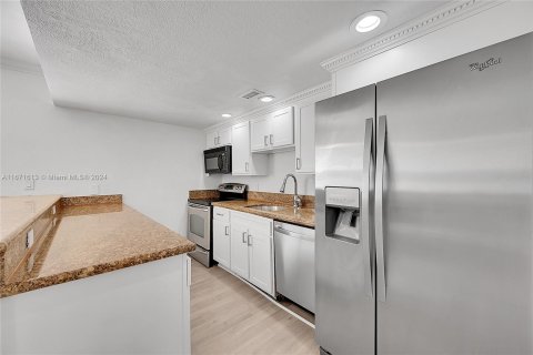 Condo in Fort Lauderdale, Florida, 3 bedrooms  № 1393519 - photo 11