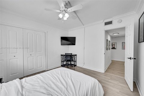 Condo in Fort Lauderdale, Florida, 3 bedrooms  № 1393519 - photo 25