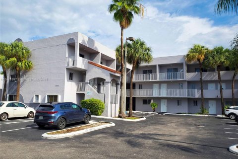 Condo in Hialeah, Florida, 2 bedrooms  № 1393567 - photo 20