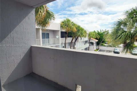 Condo in Hialeah, Florida, 2 bedrooms  № 1393567 - photo 19