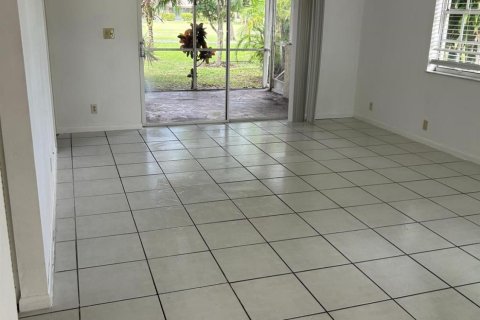 Condo in Tamarac, Florida, 2 bedrooms  № 585806 - photo 5