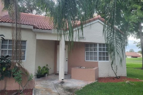 Condo in Tamarac, Florida, 2 bedrooms  № 585806 - photo 3