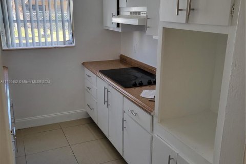 Apartment in North Miami, Florida 1 bedroom, 68.75 sq.m. № 1364151 - photo 3