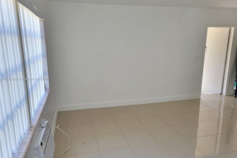 Apartamento en alquiler en North Miami, Florida, 1 dormitorio, 68.75 m2 № 1364151 - foto 9