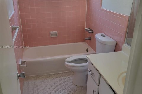 Apartment in North Miami, Florida 1 bedroom, 68.75 sq.m. № 1364151 - photo 4