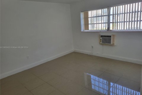 Apartamento en alquiler en North Miami, Florida, 1 dormitorio, 68.75 m2 № 1364151 - foto 5