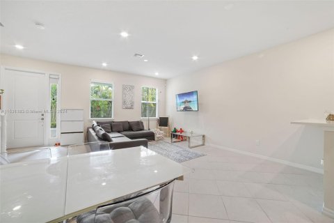Townhouse in Hollywood, Florida 3 bedrooms, 132.01 sq.m. № 1002328 - photo 8