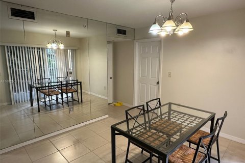 Condo in West Palm Beach, Florida, 1 bedroom  № 1441578 - photo 8