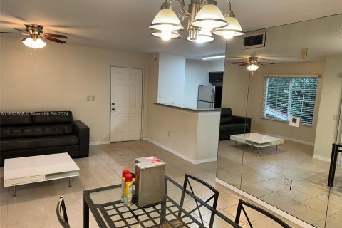 Condo in West Palm Beach, Florida, 1 bedroom  № 1441578 - photo 3