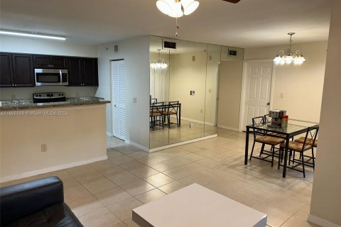 Condo in West Palm Beach, Florida, 1 bedroom  № 1441578 - photo 5