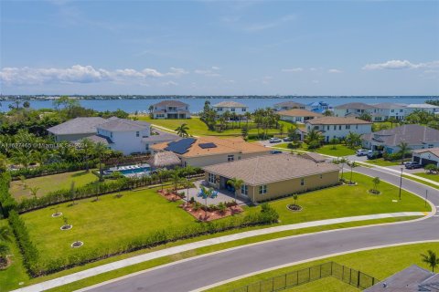 Casa en venta en Jensen Beach, Florida, 4 dormitorios, 283.82 m2 № 1281634 - foto 11