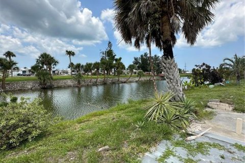 Купить земельный участок в Энглвуд, Флорида № 591157 - фото 8
