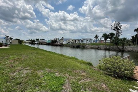 Купить земельный участок в Энглвуд, Флорида № 591157 - фото 9