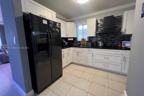 Casa en venta en Miami Gardens, Florida, 3 dormitorios, 110.55 m2 № 1189182 - foto 8