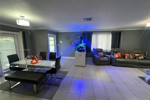 Villa ou maison à vendre à Miami Gardens, Floride: 3 chambres, 110.55 m2 № 1189182 - photo 6