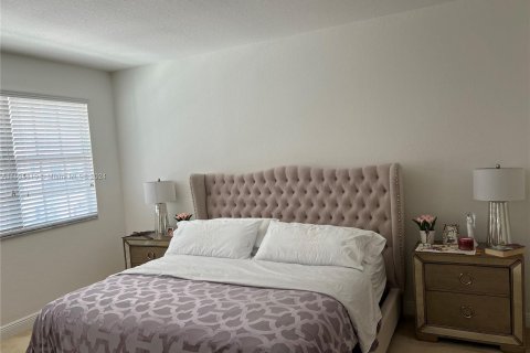 Condo in Miramar, Florida, 3 bedrooms  № 1189217 - photo 6