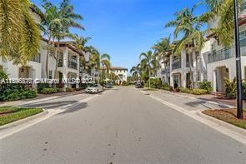 Condominio en venta en Miramar, Florida, 3 dormitorios, 193.05 m2 № 1189217 - foto 15