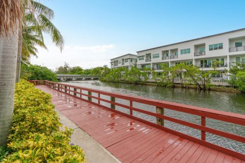 Townhouse in Wilton Manors, Florida 2 bedrooms, 165.09 sq.m. № 805147 - photo 6